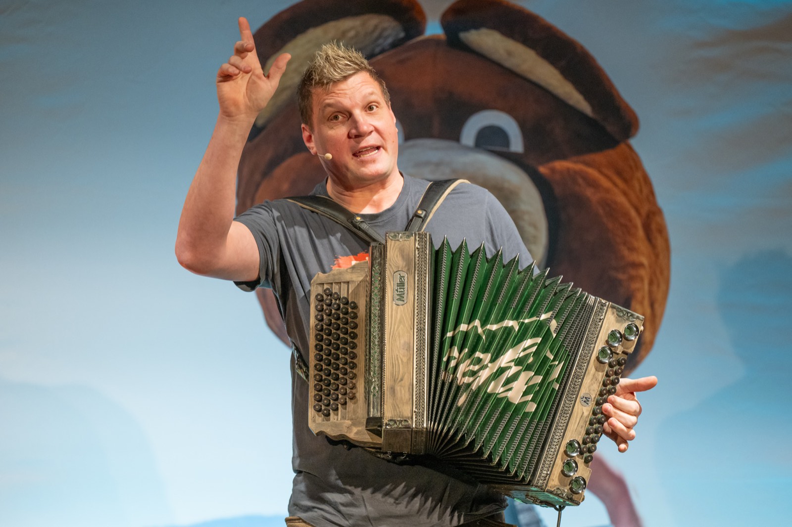 Da Bobbe live auf der Bühne mit steirischer Harmonika